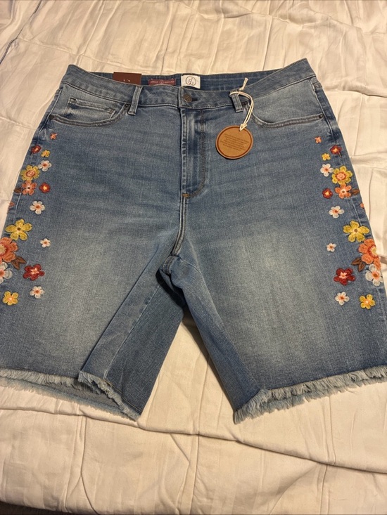 DRIFTWOOD Pants - Driftwood ladies Brielle Bermuda shorts embroidered